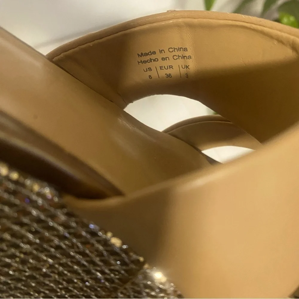 Aldo Women’s Tan with Gold Chunky Platform Sandals Y2K Size 6 Flaw On One Shoe